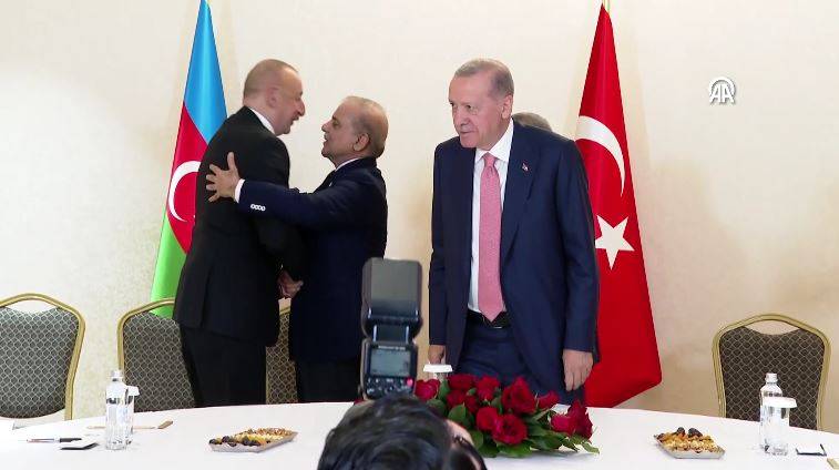 Erdoğan Aliyev ve Şerif ile üçlü toplantı yaptı 6
